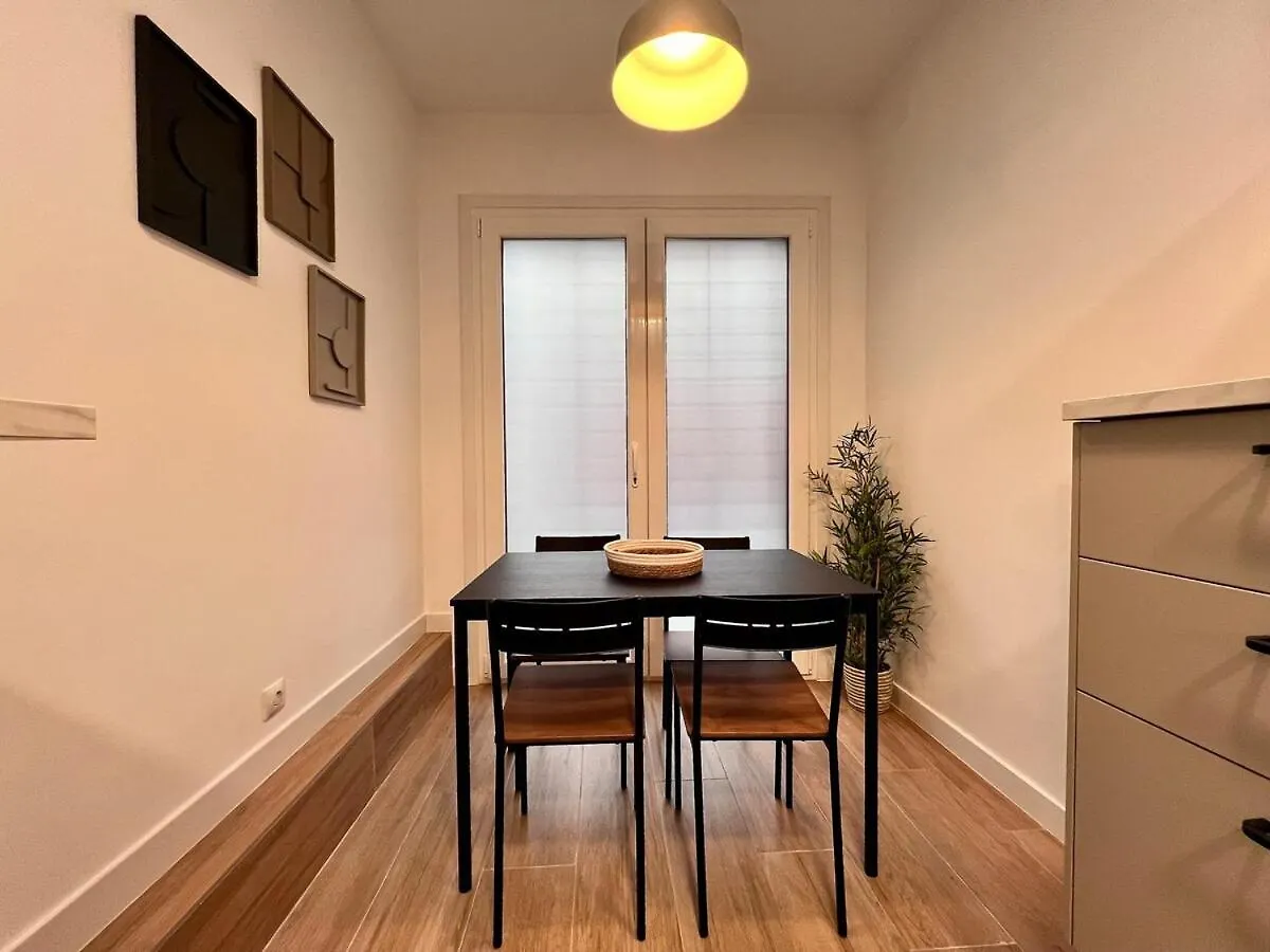 Alhondiga Luxury Apartment Seville 0*,